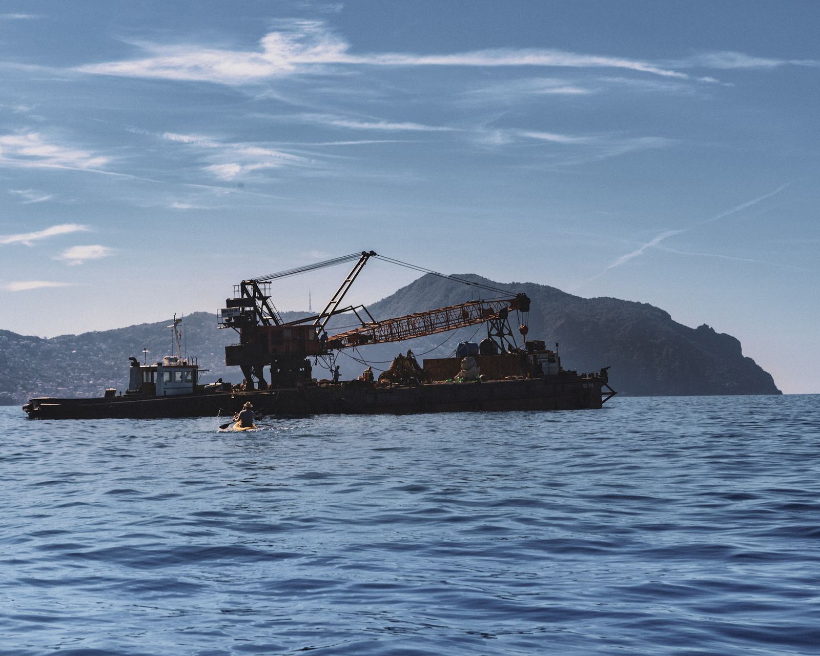 The pontoon and a canoe at sea during the installation